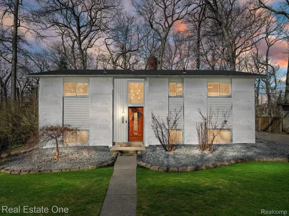 3222 Edgewood Park Ct, Commerce Township, MI 48382