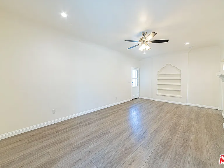 1152 S Bronson Ave — Photo 3