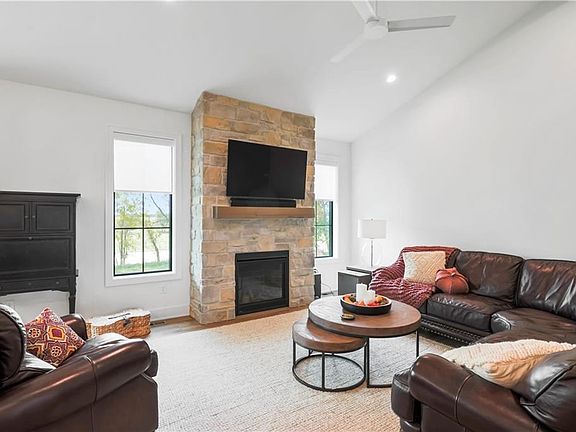 4th image of 6106 NE Grant Ct