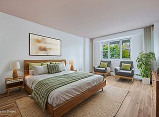 5230 39th Dr APT 3V, Flushing, NY 11377