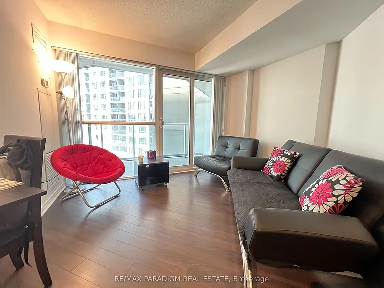 352 Front St W #701 — Photo 4