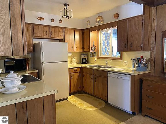 4th image of 4433 Woodlawn Dr