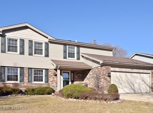 608 N Point Dr, Schaumburg, IL 60193