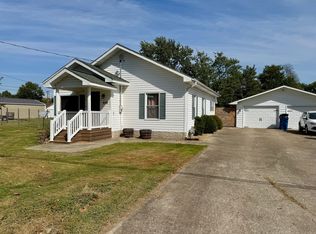 608 N Locust St, Sesser, IL 62884