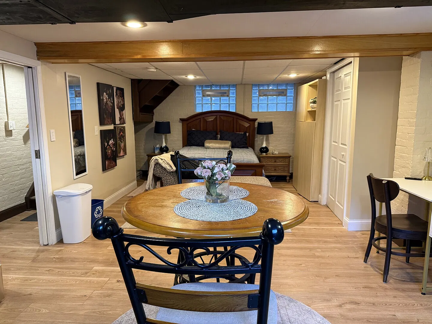 Larchmere Apartment | 5 Min to Cleveland Clinic — Photo 2