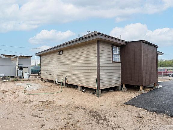 3rd image of 809 Dillion Dr #116