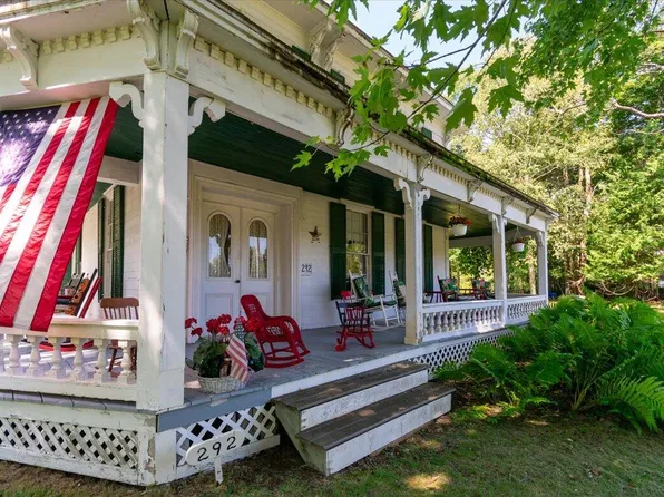 292 Main Road, Islesboro, ME 04848