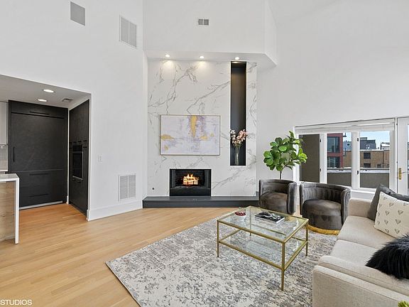4th image of 885 W Lill Ave #Penthouse