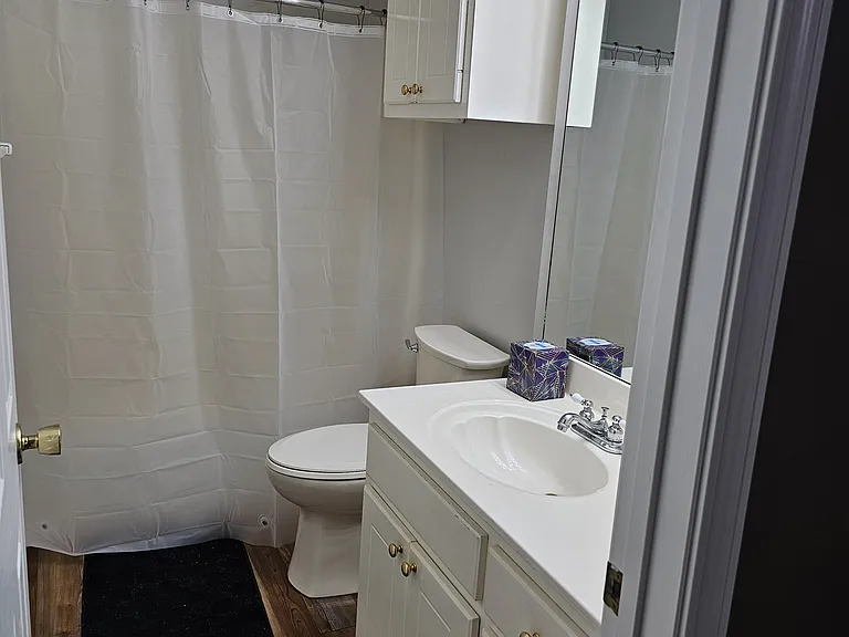 904 N Montgomery St — Photo 15