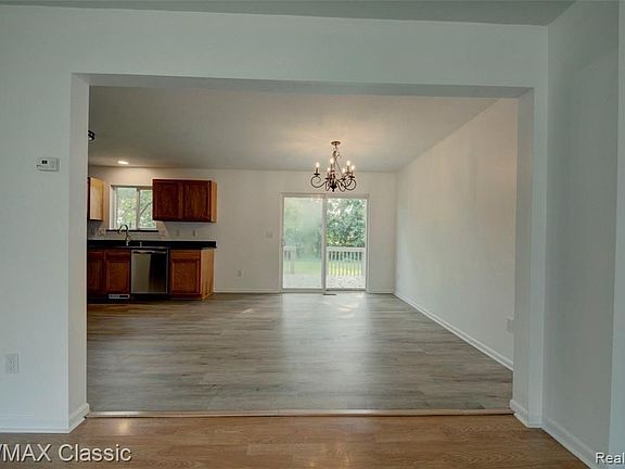 3rd image of 10411 Mortenview Dr