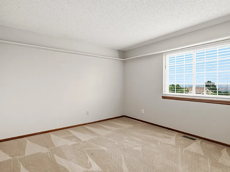 110 Mobray Ct — Photo 26