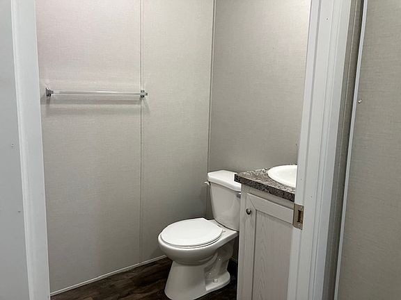 3rd image of 423 Lazy Branch Dr