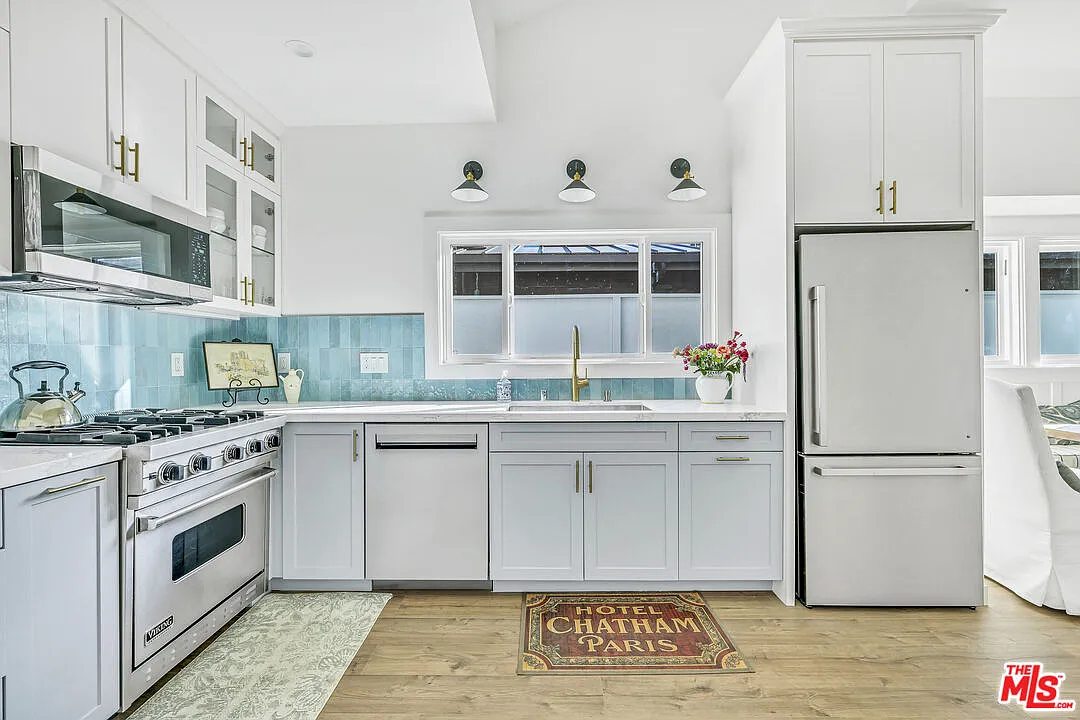 3 bed, 2.0 bath, 1200 sqft, $8,240 — Photo 3
