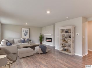 4434 Leawood Dr, Bellevue, NE 68123