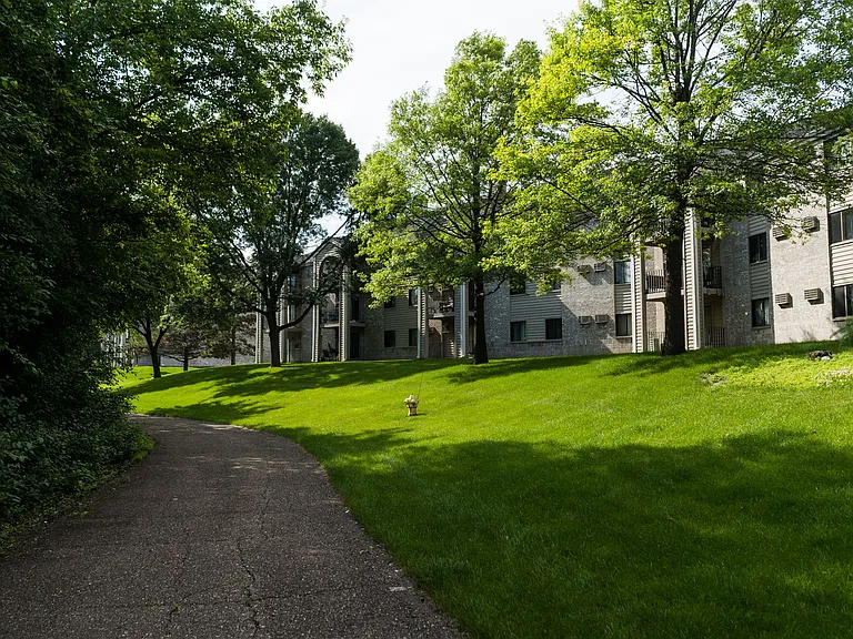 Plymouth Ponds Apartments — Photo 18