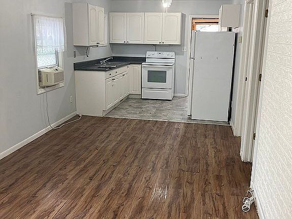 3rd image of 143 N Reese St