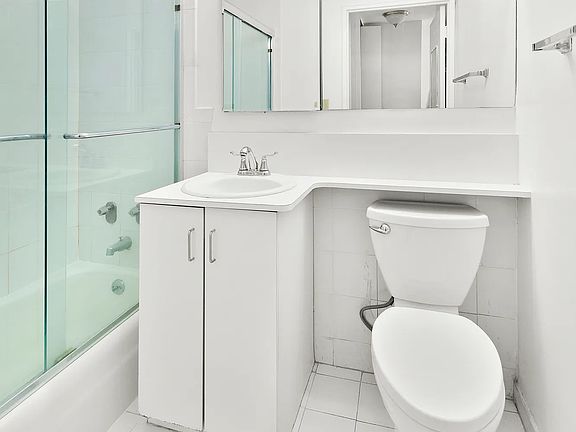 5th image of 301 E 79th St APT 33C