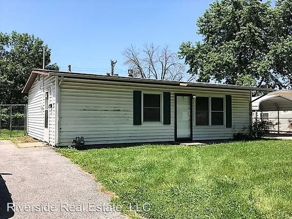 1126 Saint Michael Dr, Cahokia, IL 62206