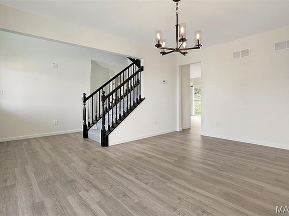 3rd image of 388 Winding Bluffs Ct
