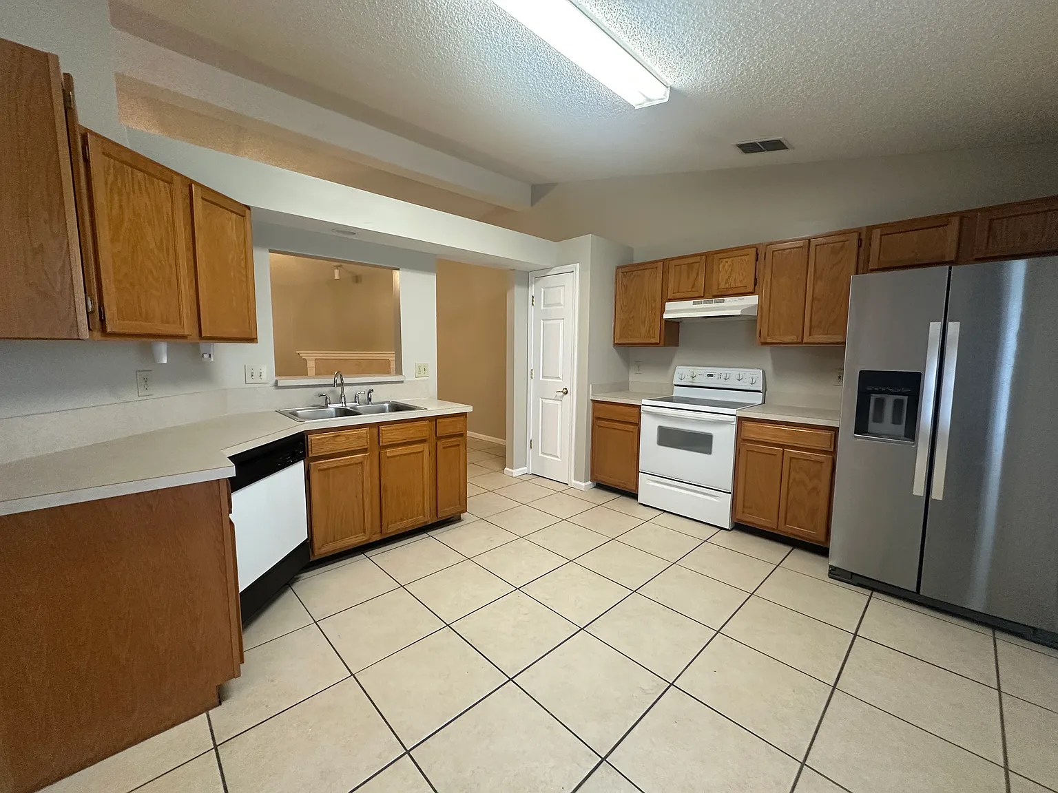 3 bed, 1500 sqft, $1,850 — Photo 2