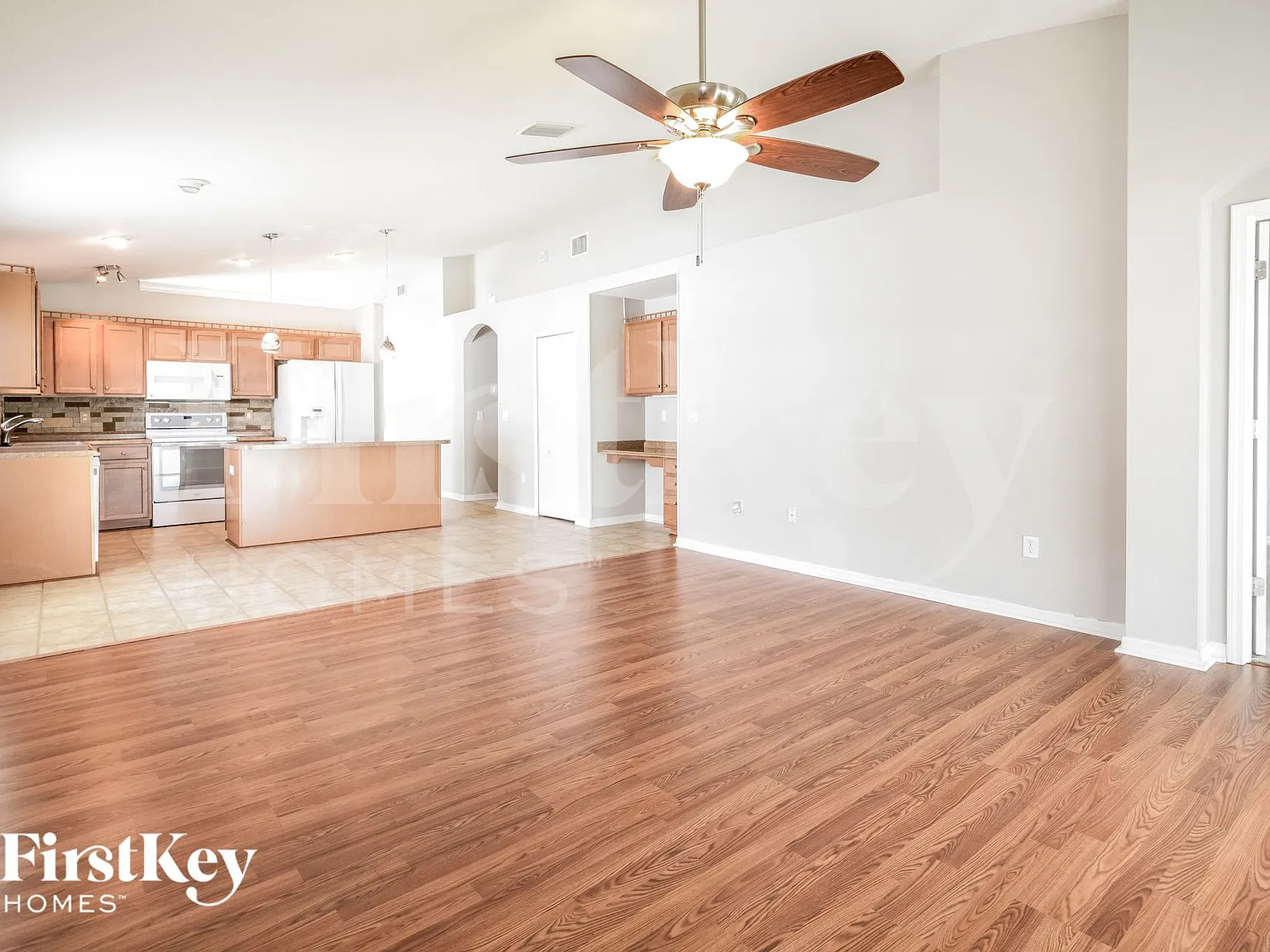 4 bed, 2.0 bath, 1978 sqft, $2,500 — Photo 4