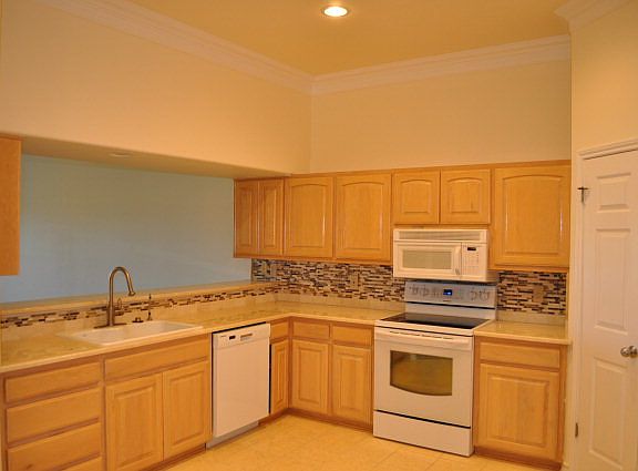 3rd image of 427 Summit Cir