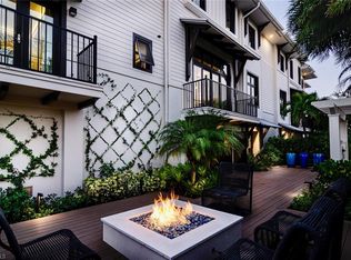 930 9th St S, Naples, FL 34102