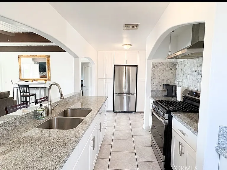 33611 Avenue E — Photo 2