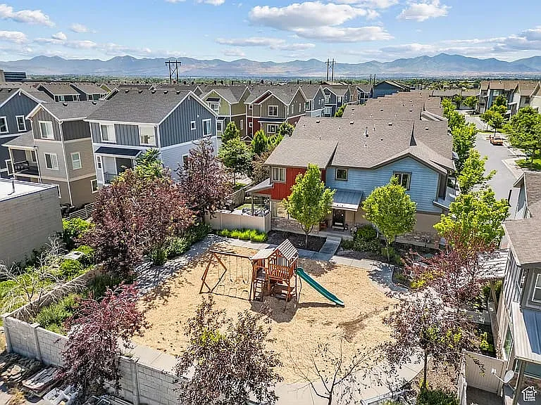 833 W Cannara Way — Photo 30