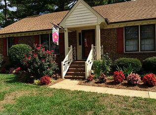 400 Penhook Ct, Chesapeake, VA 23322