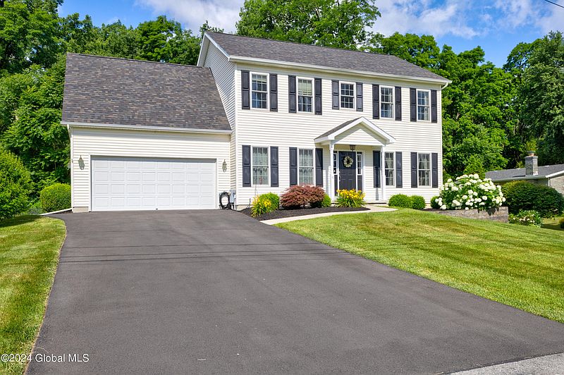 2nd image of 10 Westwood Lane