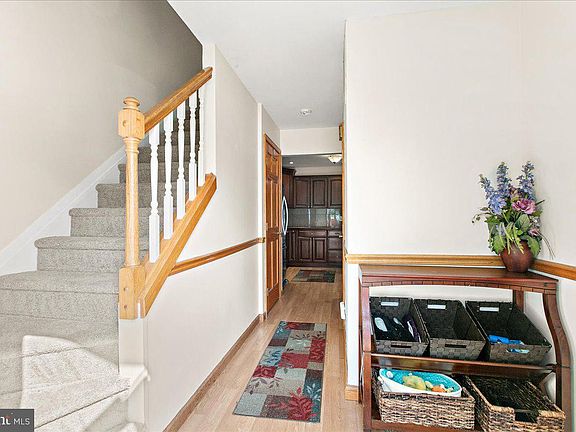 3rd image of 2919 Lexington Ct