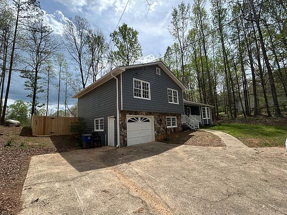 2nd image of 1098 Scott Rd