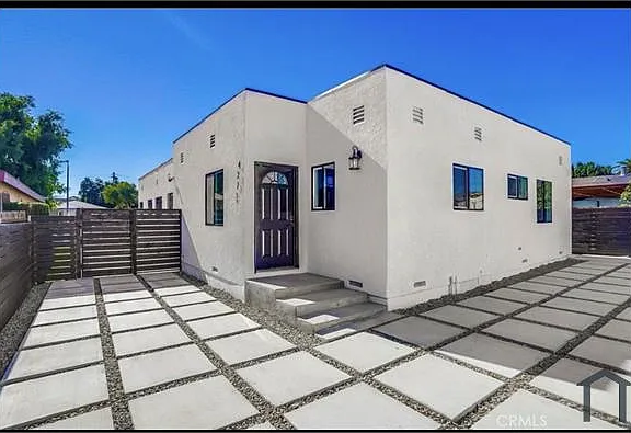 2 bed, 850 sqft, $3,100 — Photo 2
