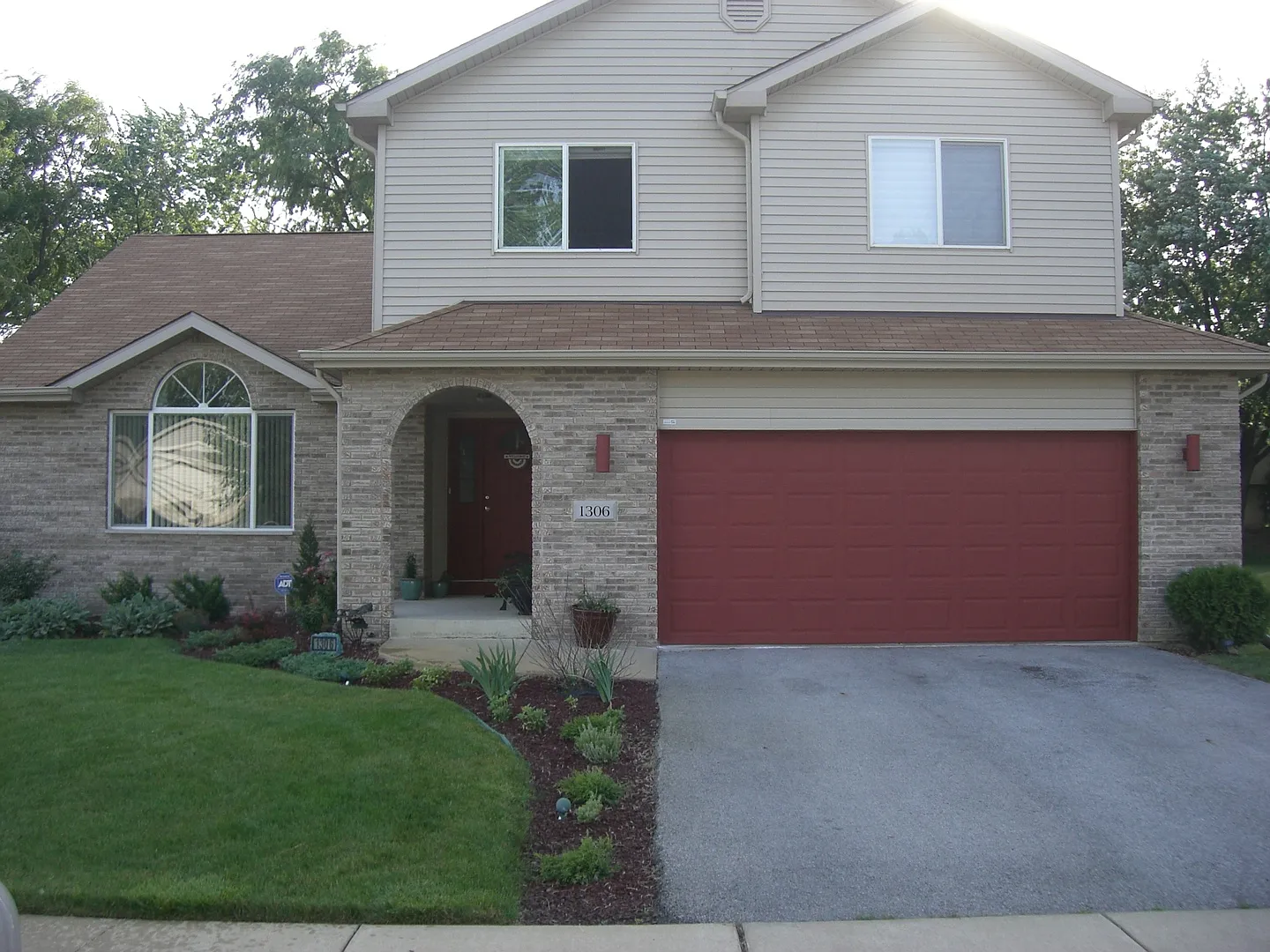 1306 Riegel Farm Rd photo 1