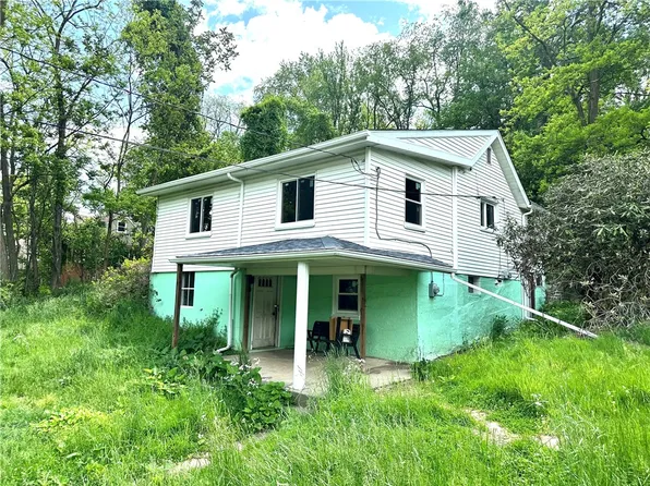 572 Alberts Dr, Monessen, PA 15062