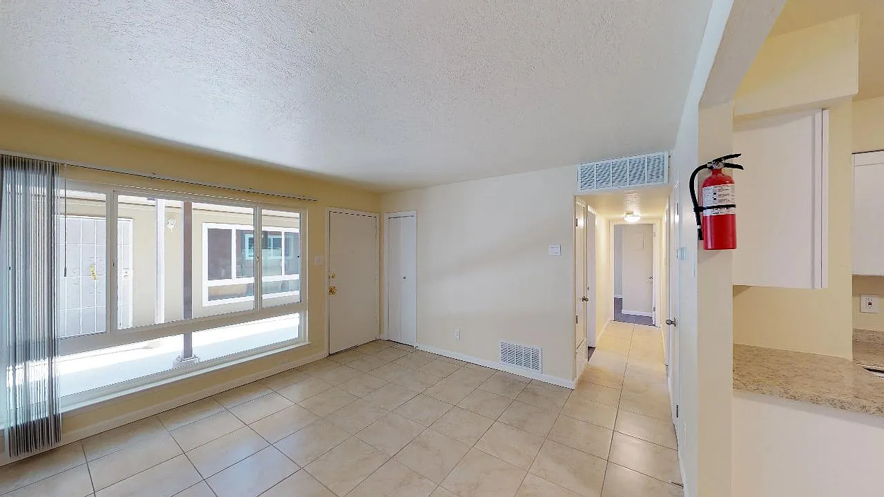 Quality 2 Bed / 1 Bath Apt w/ Private Yard - Great NE Community! — Photo 3