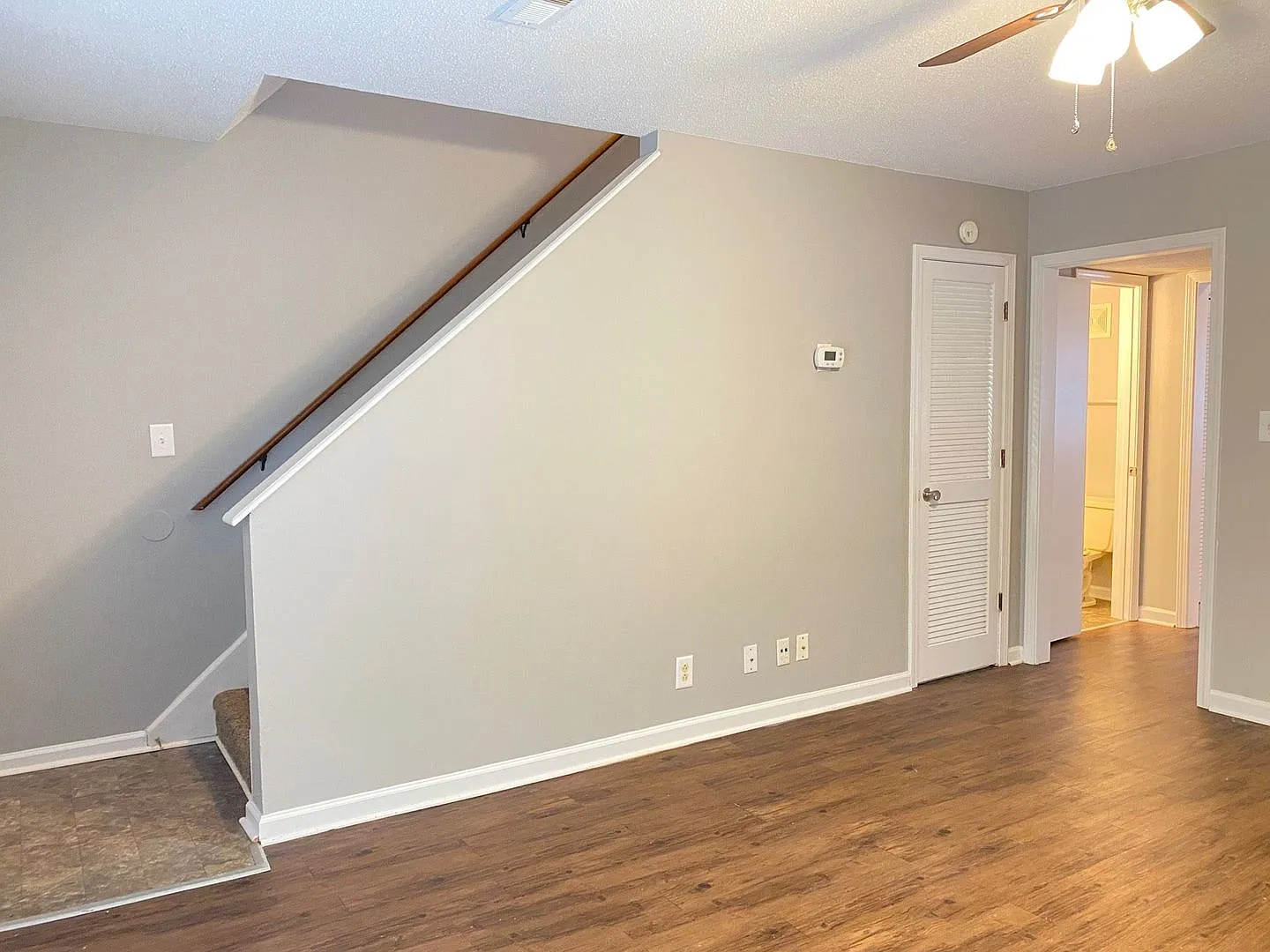 450 Martha Ln — Photo 4