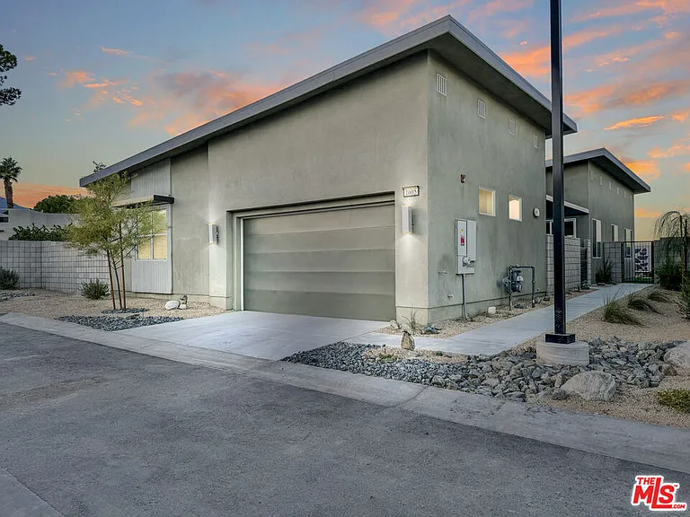 1605 3/4 Candela Ct — Photo 2