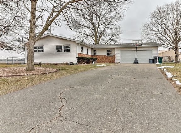 5th image of 1009 Crestview Dr