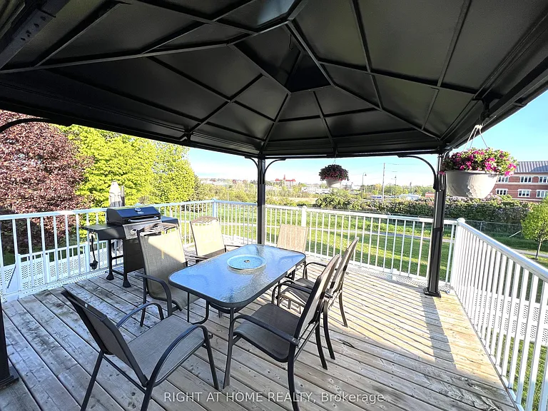 590 Arbour Cres — Photo 11