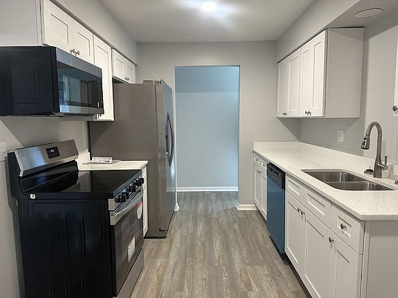 5th image of 2907 La Salle Ave #10
