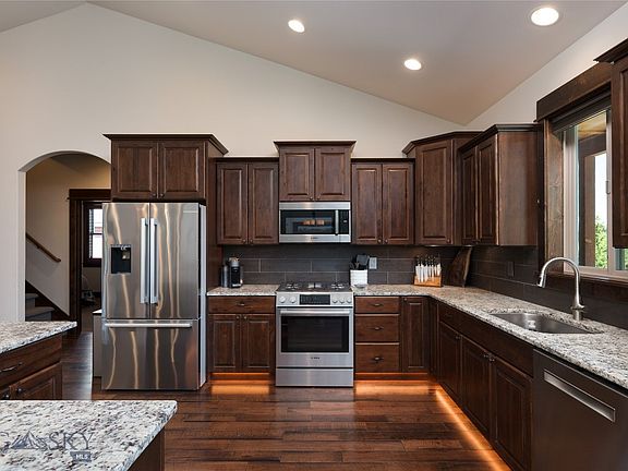 4th image of 262 Parklands Trl