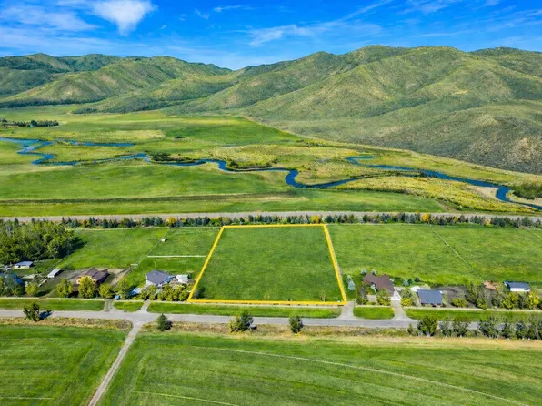 771 1st St, Picabo, ID 83348