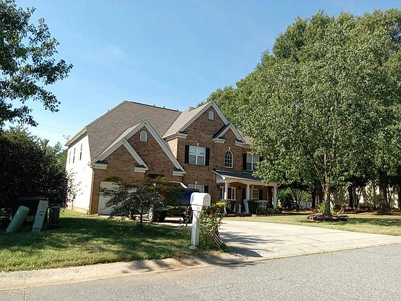 3rd image of 144 Elizabeth Hearth Rd