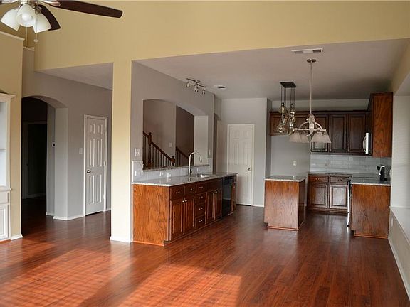 4th image of 6608 Brentwood Ln