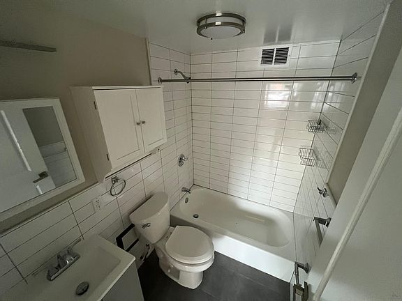 5th image of 2502 John F Kennedy Blvd #105