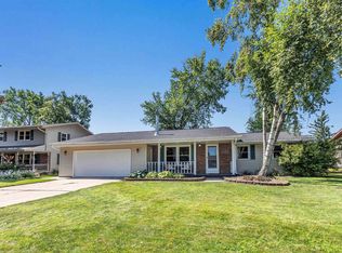 1321 Valley View Rd, Green Bay, WI 54304