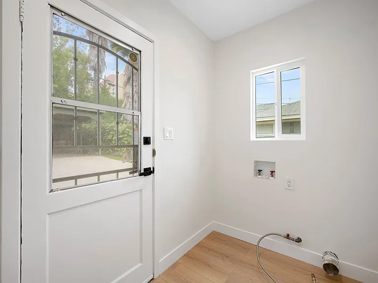 2519 Manhattan Ave — Photo 20