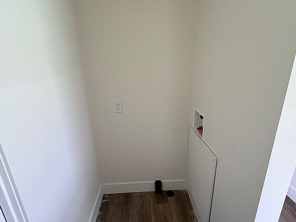 5th image of 90 Birchwood Pl